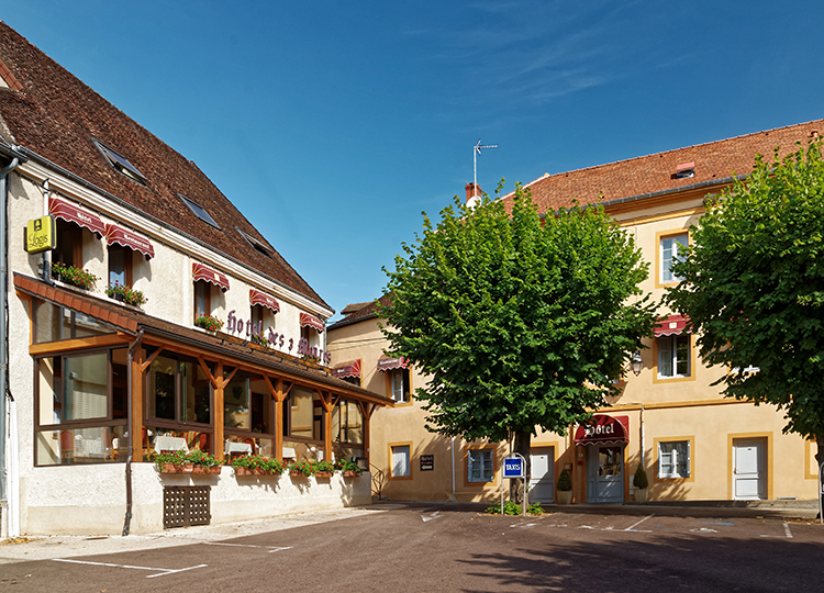 HÔTEL - RESTAURANT LES TROIS MAURES