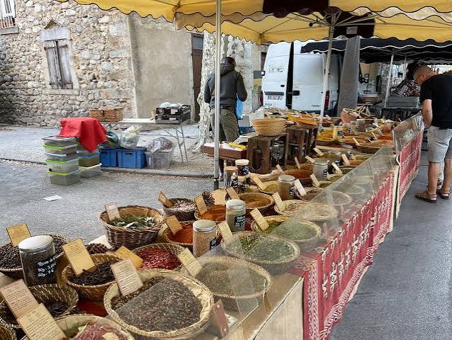 Giorno C - Il mercato provenzale & l'antico ducato di Joyeuse