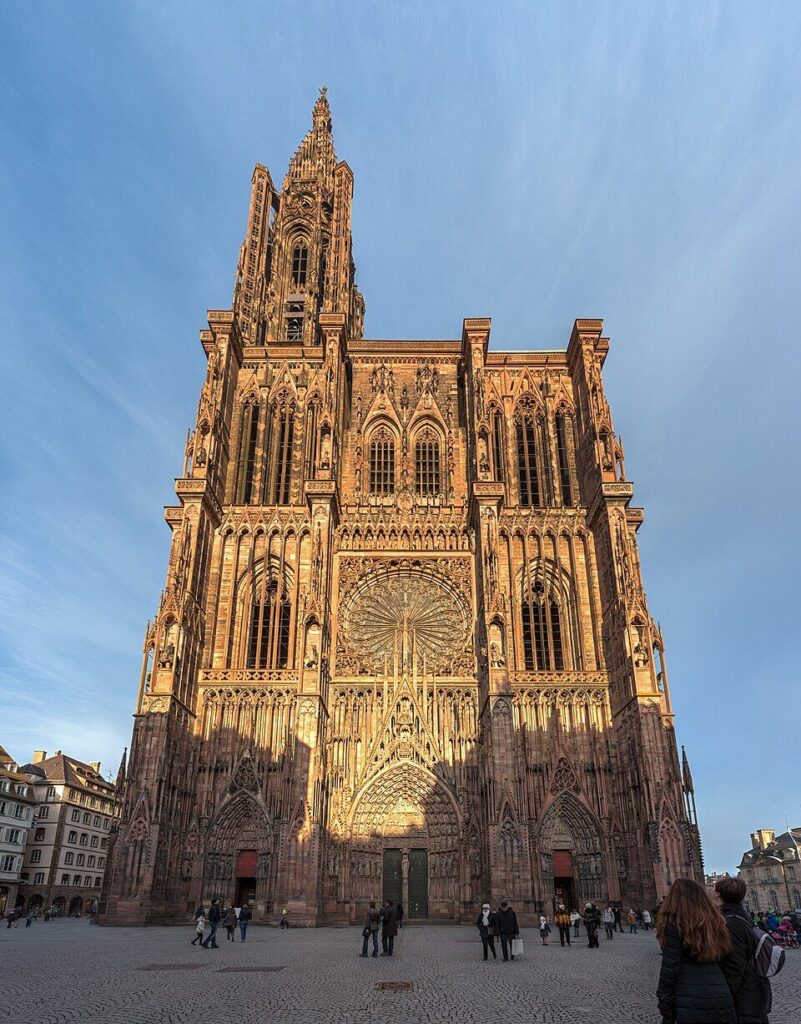 La façade gothique de la cathédrale Notre-Dame de Strasbourg