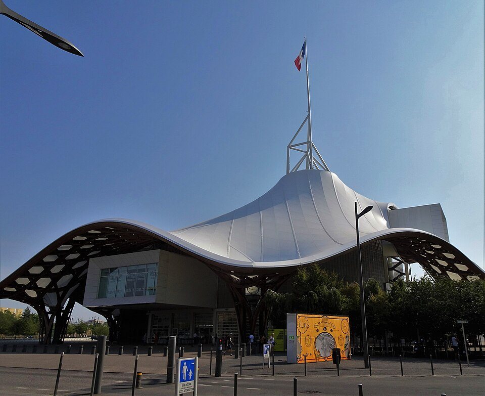 Das weiße Membrandach des Centre Pompidou-Metz