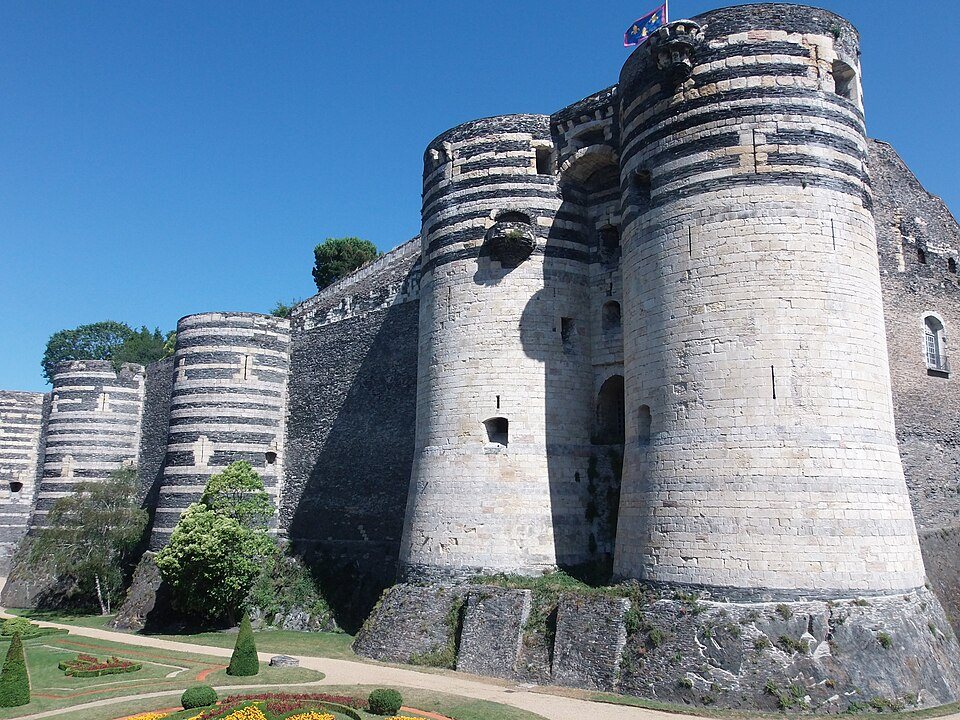 Les tours rayées de schiste et de tuffeau du château d'Angers