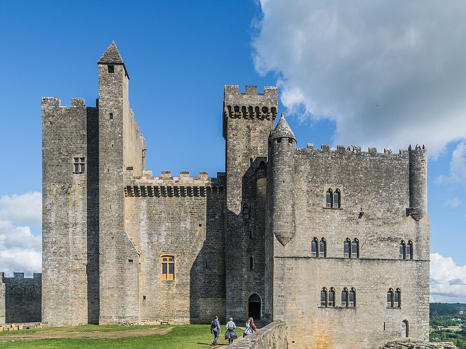 Le donjon et les remparts du château de Beynac