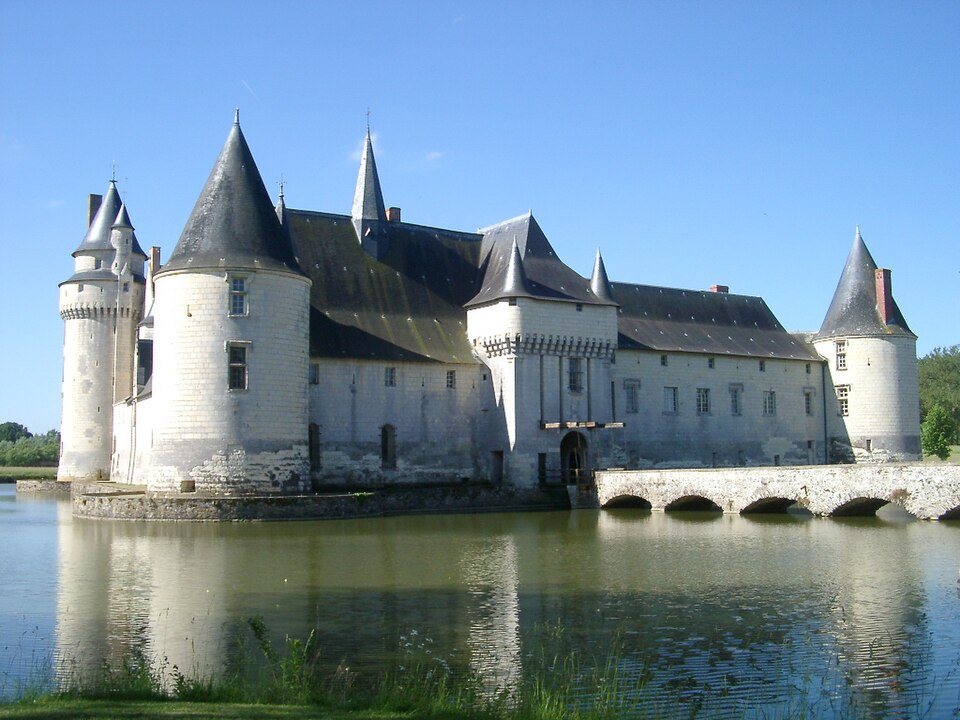 Das Schloss Plessis-Bourré und sein wassergefüllter Graben
