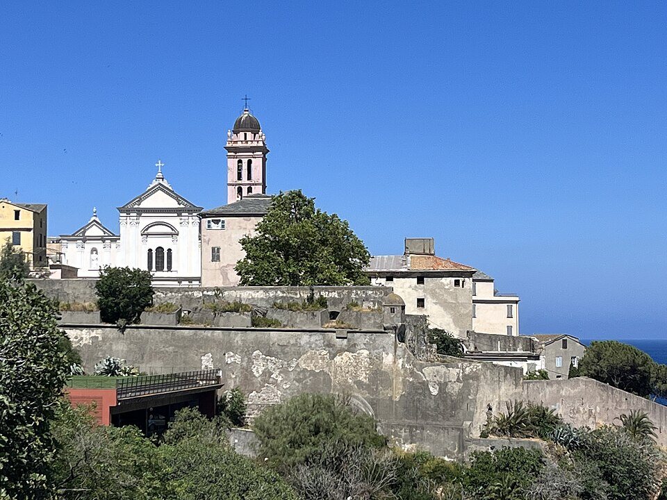 La citadelle de Bastia et le clocher de l'église Sainte-Marie