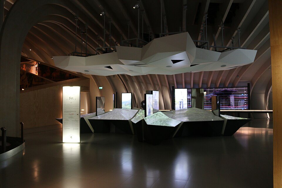 Une salle du parcours permanent de la Cité du Vin, à Bordeaux
