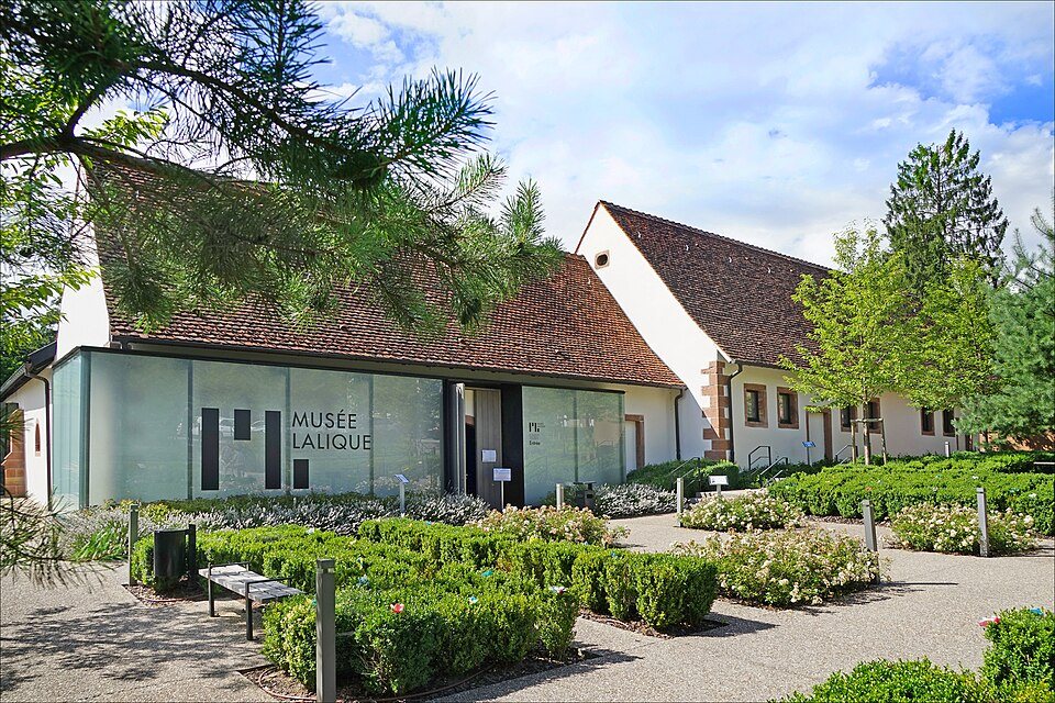 L'ingresso del Museo Lalique e i suoi giardini, a Wingen-sur-Moder