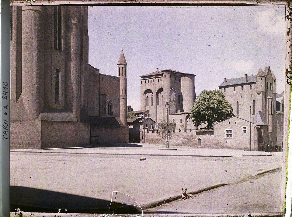 Old autochrome of Sainte-Cécile Cathedral and the Palais de la Berbie, home of the Musée Toulouse-Lautrec, in Albi