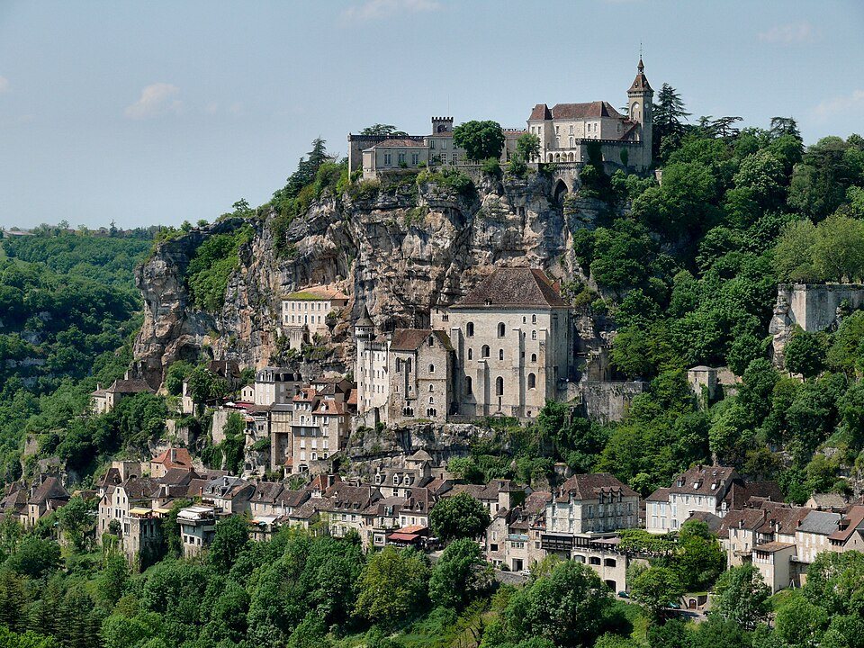 Il borgo di Rocamadour aggrappato alla falesia