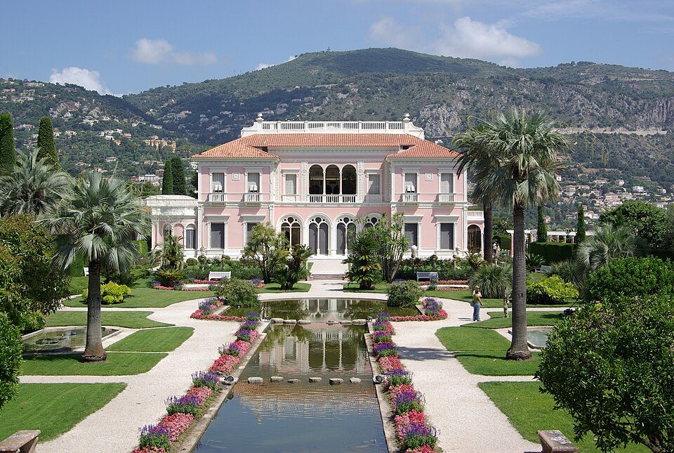 La villa rosa e i giardini alla francese di Villa Ephrussi de Rothschild