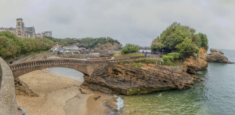 Jour F - Le marché de Peyrehorade, la truite fumée & le foie gras, Biarritz en petit train