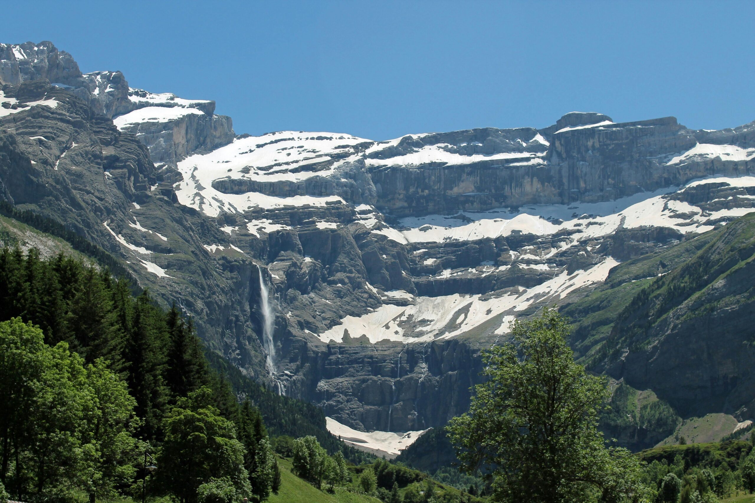 Cirque de Gavarnie, group trip in the Pyrenees