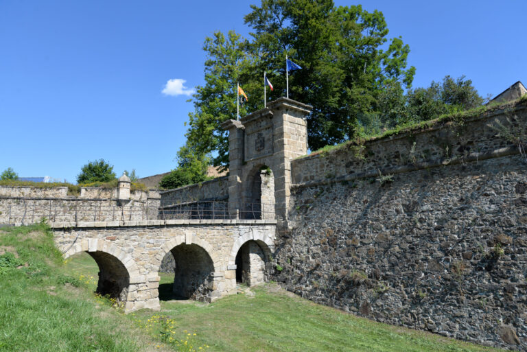 Remparts de Mont-Louis dans les Pyrénées catalanes — photo : Calips, CC BY-SA 3.0