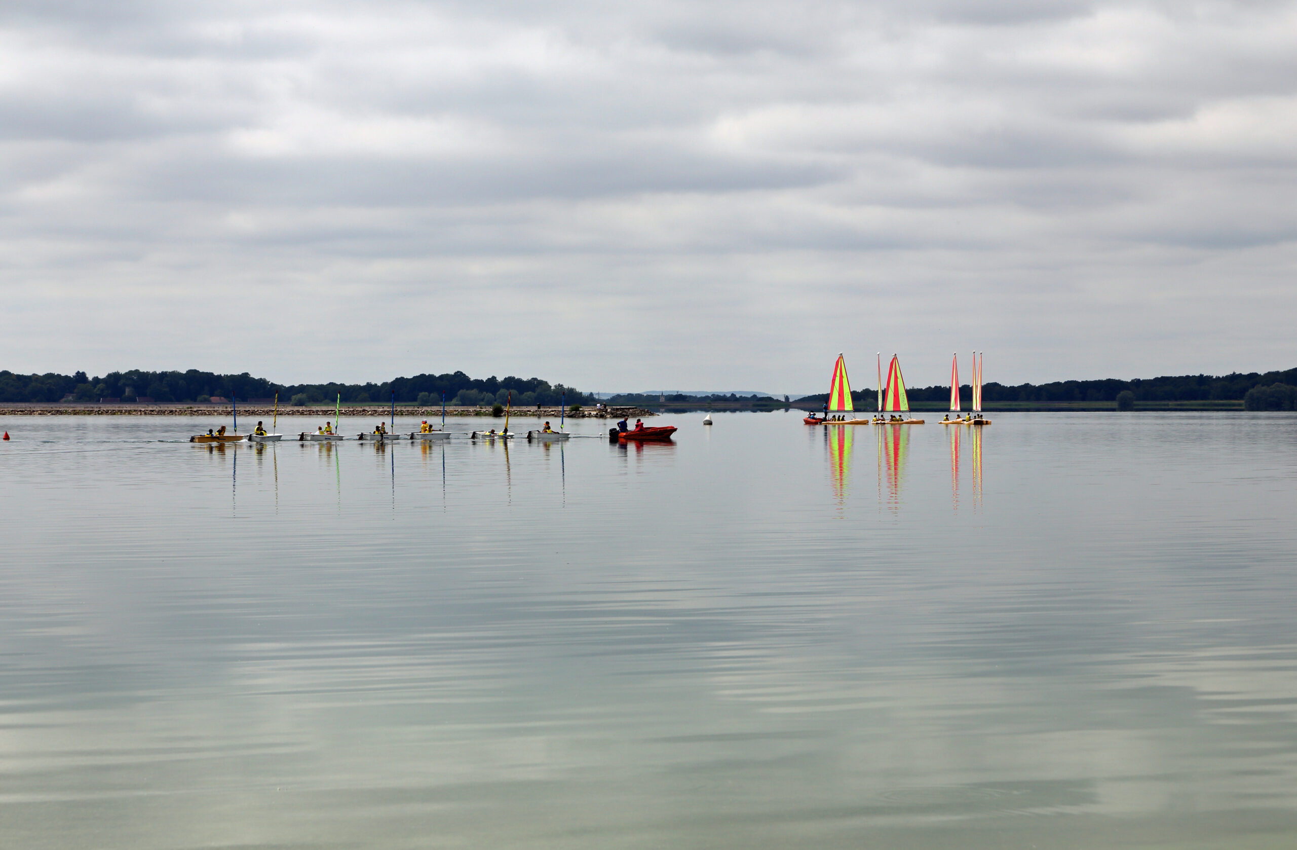 Lac d’Orient en Champagne lors d’un séjour culturel ou de randonnée en groupe. Marc Ryckaert / Wikimedia Commons — CC BY-SA 4.0 — image recadrée